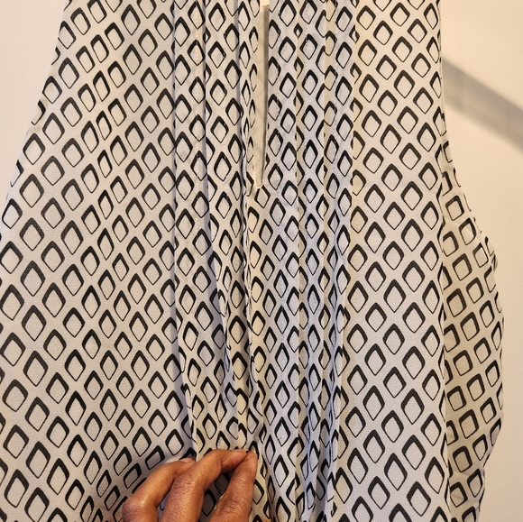 Ann Taylor flowy blouse EUC - Picture 5 of 6